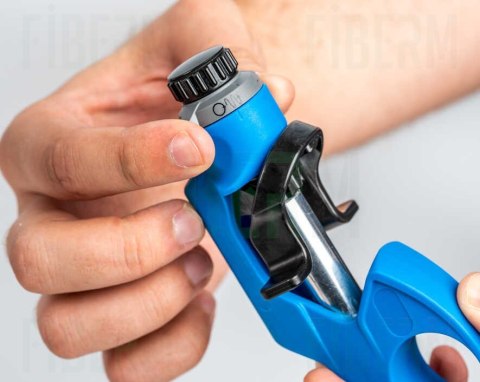 Obrotowy ściągacz izolacji kabli Jonard CST-1140 4.5-29mm