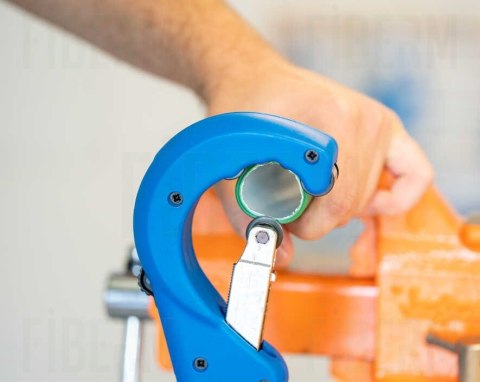 Precyzyjny Obcinak do Rur 1/4" (6,3 mm) - 3" (76 mm) Jonard TC-300